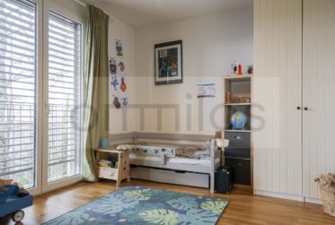 Appartement familial lumineux avec loggia et vue sur jardin sécurisé