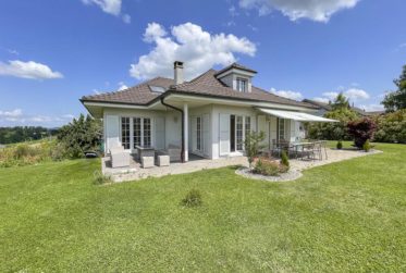 Spacieuse villa avec jardin, terrasses et studio indépendant à sous-louer