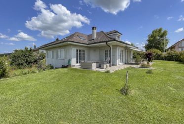Spacieuse villa avec jardin, terrasses et studio indépendant à sous-louer