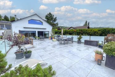 Villa contemporaine avec vue panoramique sur les Préalpes – Un bien rare au cœur d’un quartier résidentiel prisé