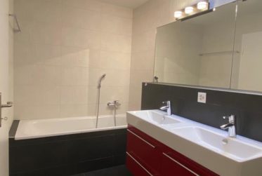 Bel appartement proche de toutes commodités au dernier étage dans une PPE