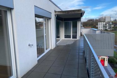 Bel appartement proche de toutes commodités au dernier étage dans une PPE