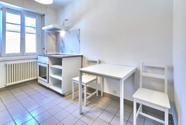 Studio lumineux avec vue sur le lac
