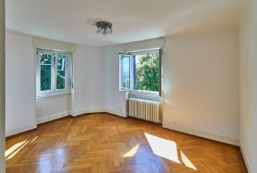 Studio lumineux avec vue sur le lac
