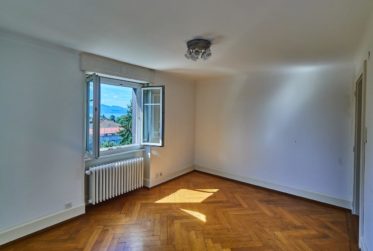 Studio lumineux avec vue sur le lac