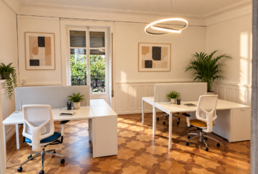 BUREAU PARTAGÉ DE 4 POSTES DE TRAVAIL