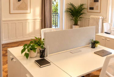 BUREAU PARTAGÉ DE 4 POSTES DE TRAVAIL