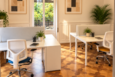 BUREAU PARTAGÉ DE 4 POSTES DE TRAVAIL